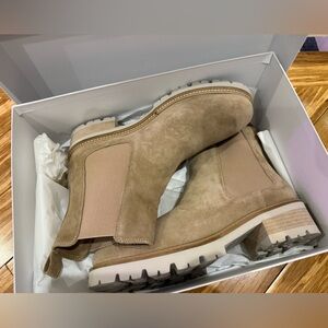 La Canadienne Carlo Suede Bootie, waterproof, wheat color, Size 9